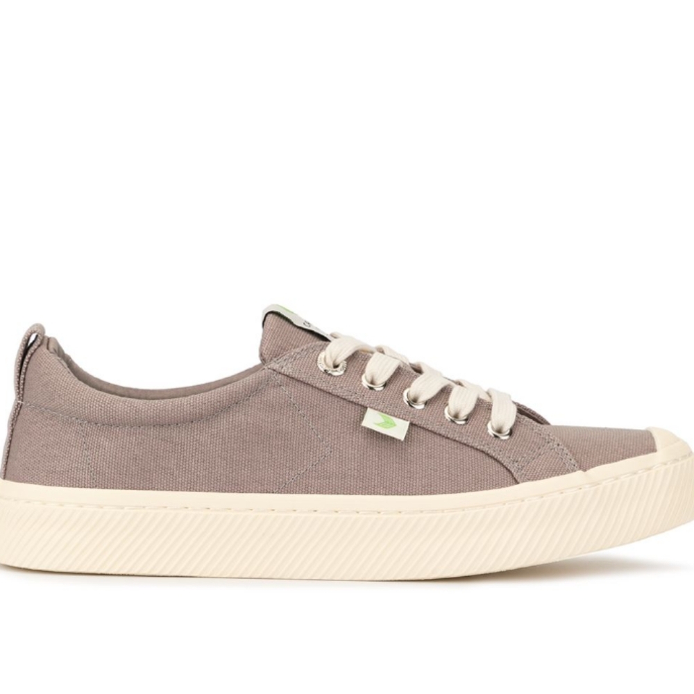 Cariuma OCA low top in Grey
